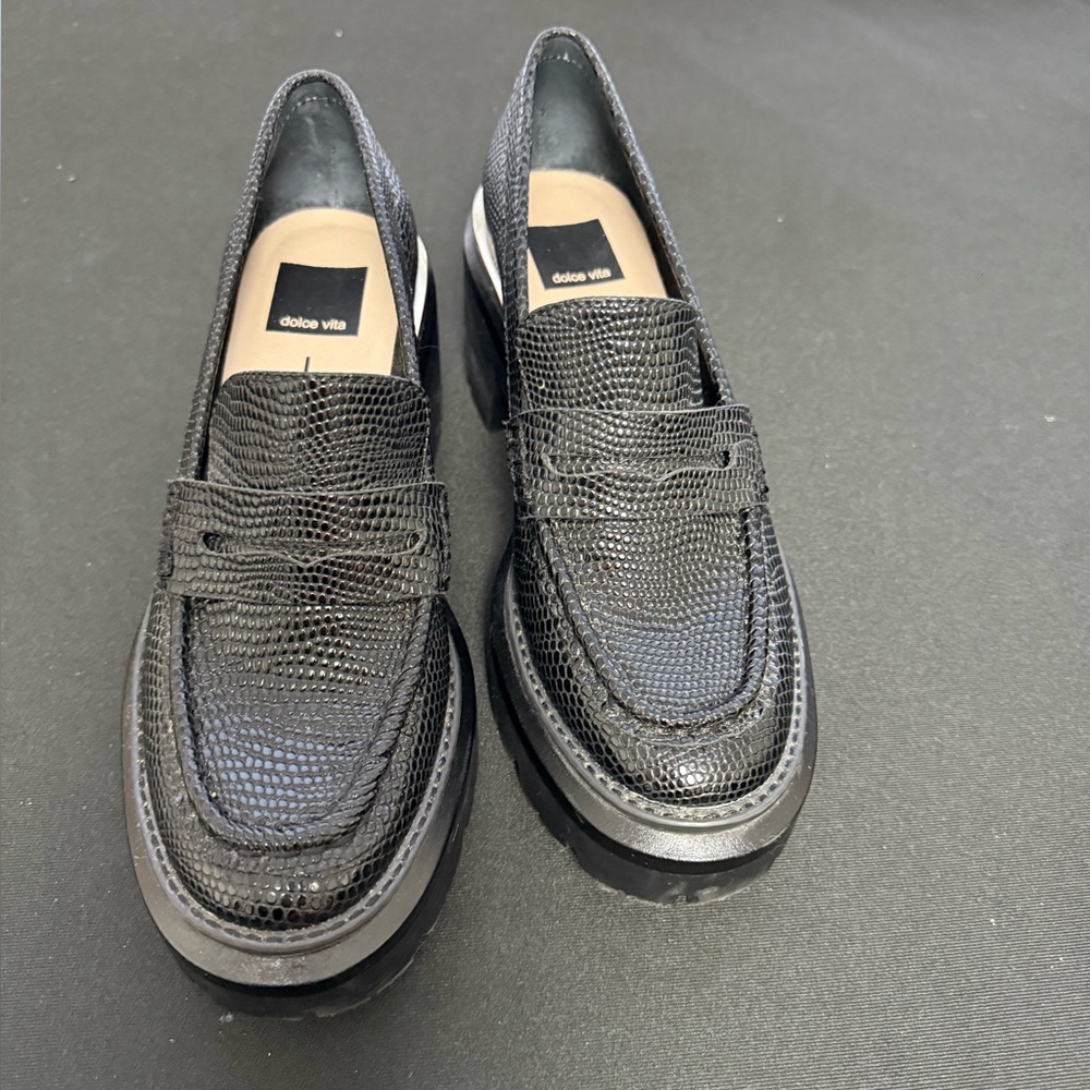 Black Textured platform Women's Loafers (don’t know size assuming 6 or 6 /2) - Picture 8 of 12
